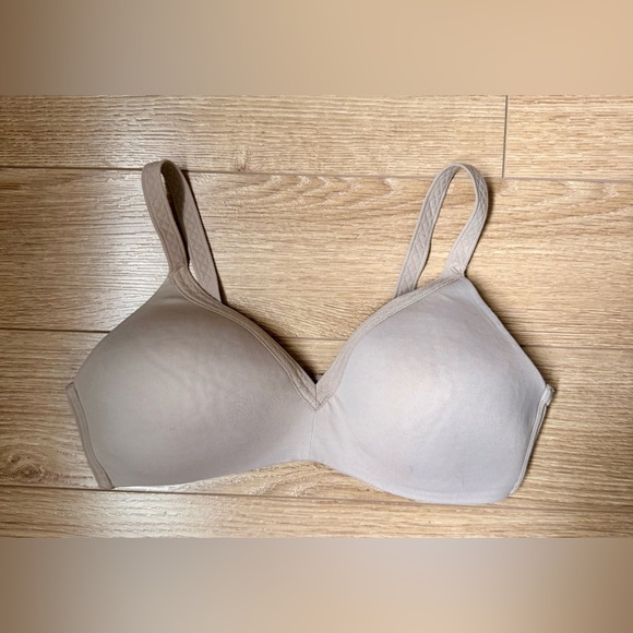 3/$30 - WARNER’s Seamless Beige Bra - size 34C - Picture 2 of 5